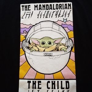 The Mandalorian Baby Yoda "The Child" tee size L!